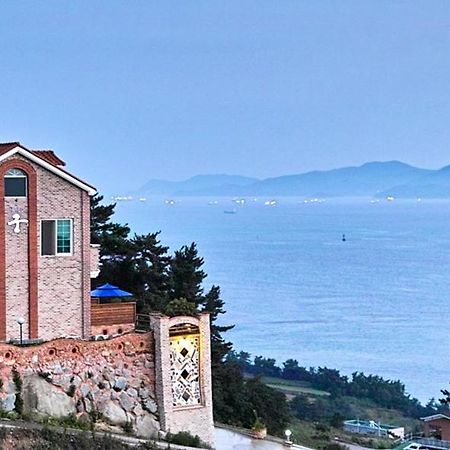 Gung Pension Namhae Exteriör bild