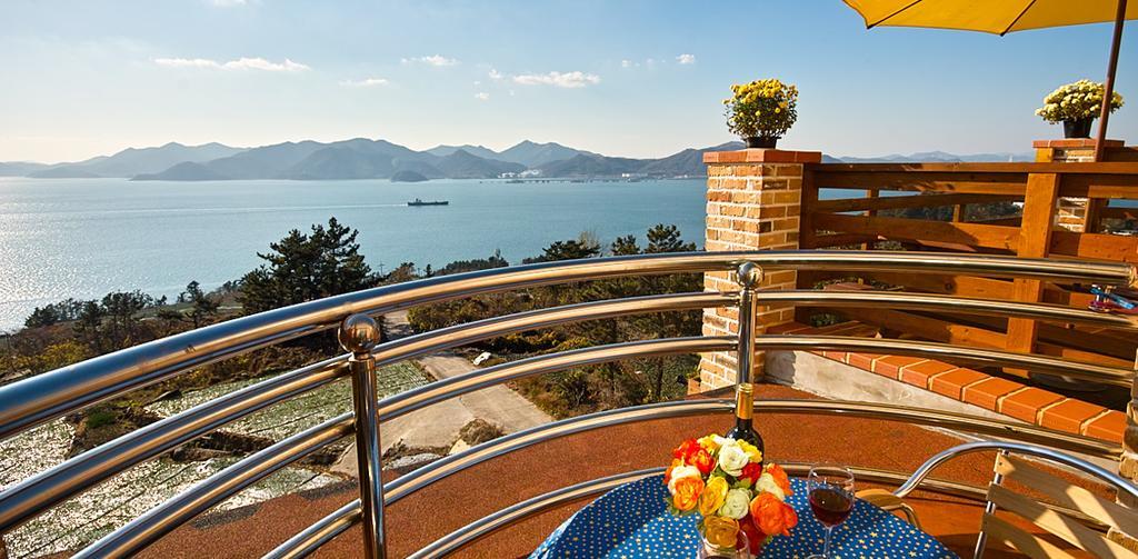 Gung Pension Namhae Exteriör bild