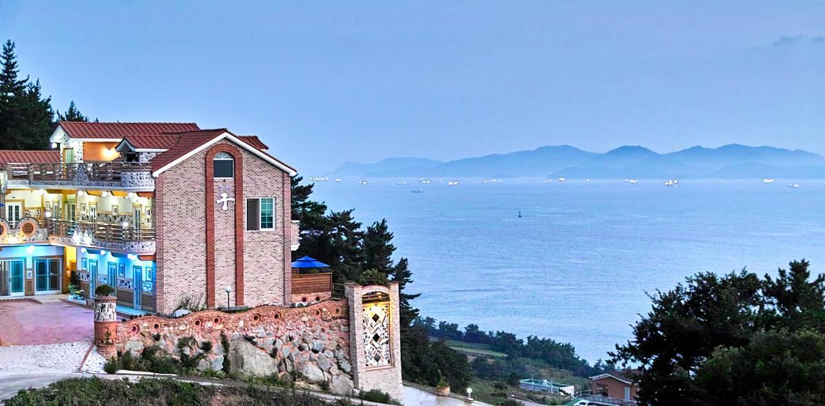Gung Pension Namhae Exteriör bild