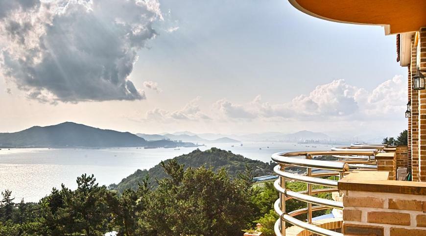 Gung Pension Namhae Exteriör bild